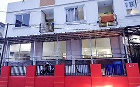Agnes Residence Near Blok M Mitra Reddoorz
